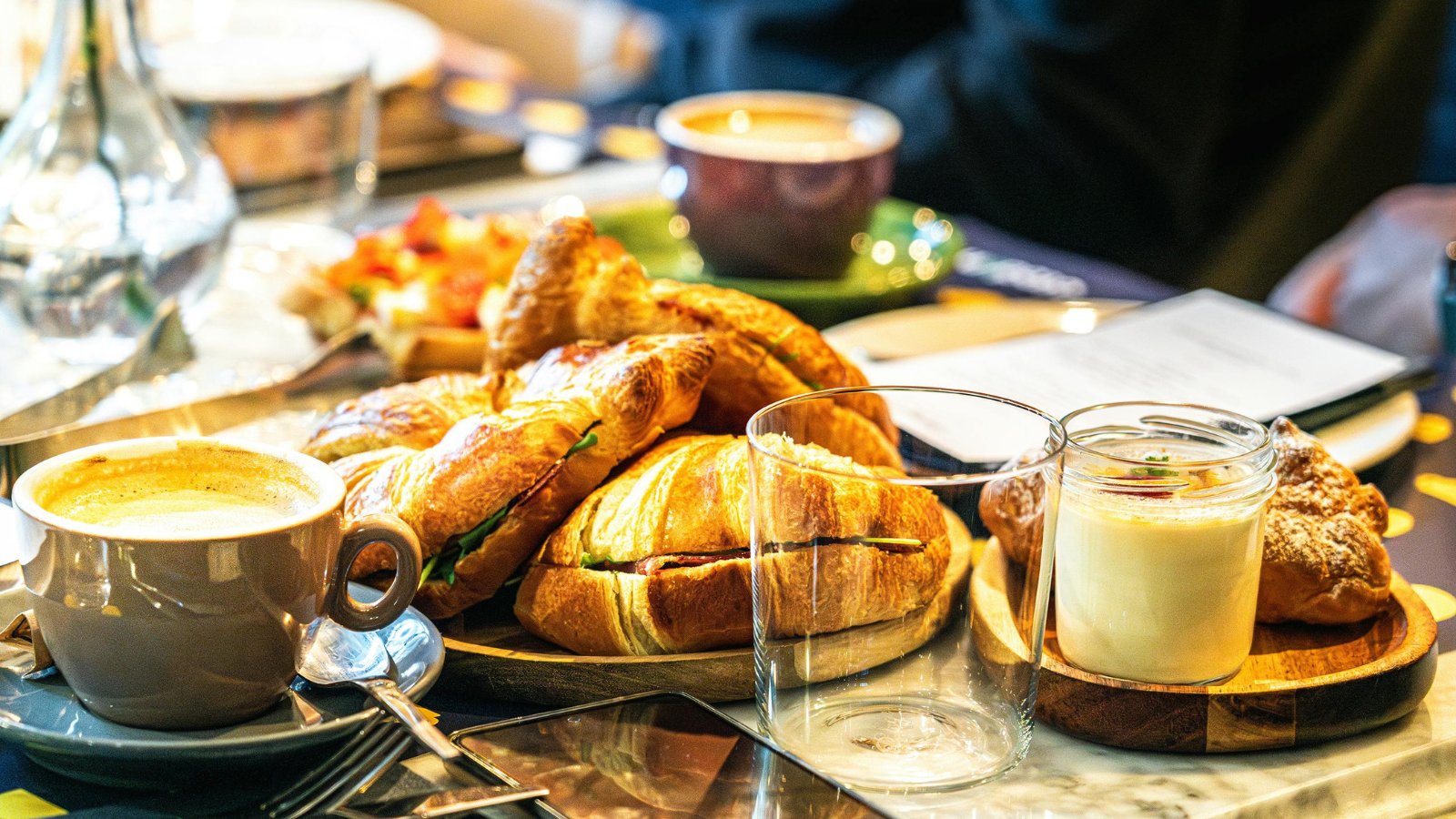 מגשי אירוח לשבת בבוקר
